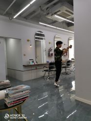 -茶发Salon·烫发染发理发