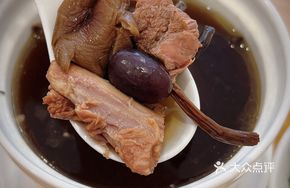 Medlar Mushroom and Red Date Duck Soup