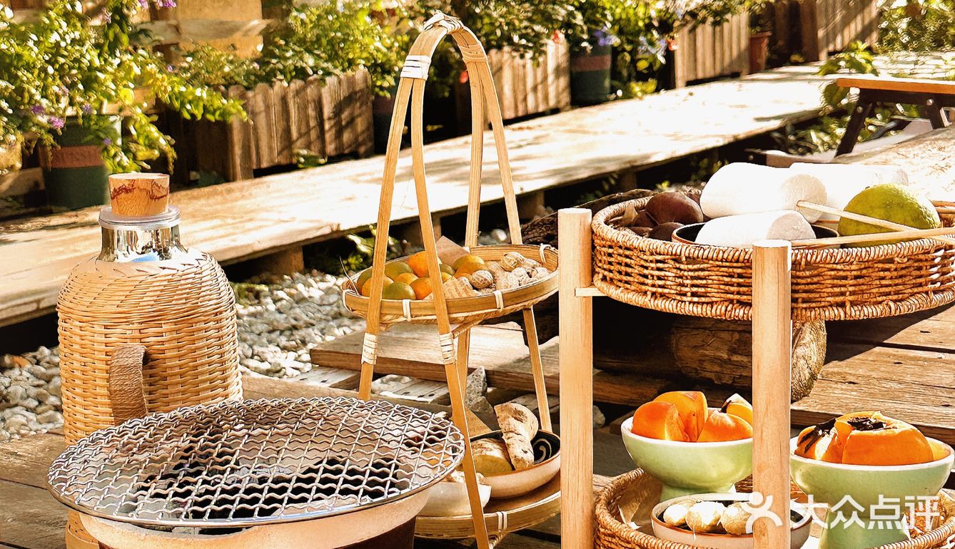 √ 围炉煮茶套餐 适合2-3个人，套餐里面有两壶茶