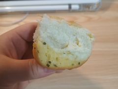 蒜香乳酪包-mira甜品屋(财大店)