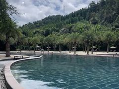 -腾冲洞山温泉村