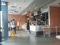 -麦当劳(中二横路店)