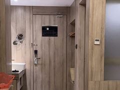 -西安大雁塔科技大学地铁站亚朵酒店