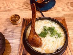 蒙自过桥米线-麦麦山云南菜(复地活力城店)
