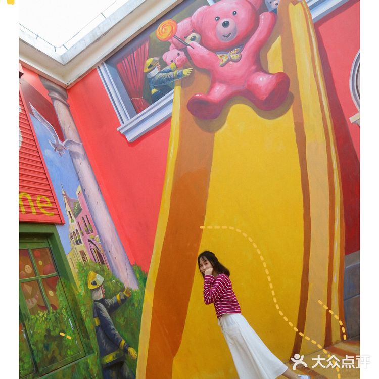 纪念碑谷彩虹墙 进门左手直接就能看到
