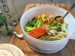 鲑鱼薏米烤蔬菜沙拉-dotcom coffee古点咖啡(致真大厦店)