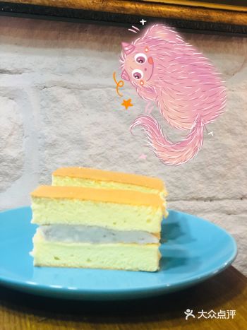 出炉后 用力震几下 倒转放凉就可以脱模了