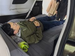 -小鹏汽车(上海静安大融城店)