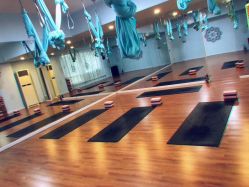 -伽尔瑜伽普拉提工作室