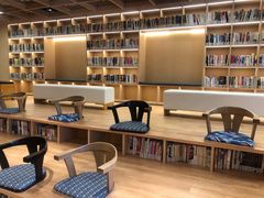 -漕河泾街道图书馆(漕河泾社区文化活动中心店)