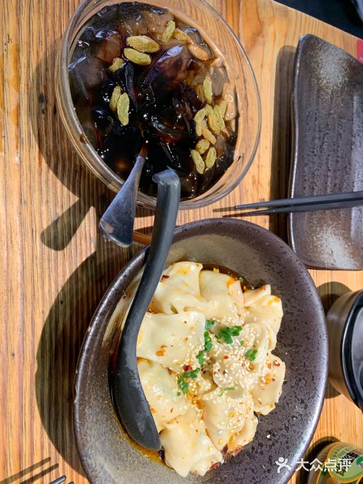归蜀第成都串串料理(梅花路店)红油抄手图片