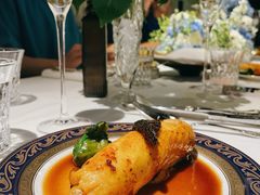 清远鸡配芦笋蔬菜包-LESCEDARS Brasserie Bistro香柏树