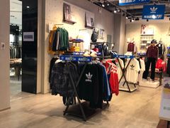 -阿迪达斯(武林银泰三叶草店)