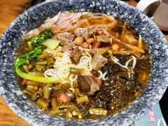 -八月美食小馆(银泰城总店)