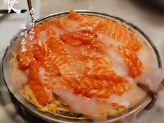 捞起三文鱼-禄婶鸡煲·打边炉