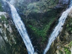 -燕子河大峡谷天坑仙境