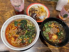 张飞牛肉面-爆炸头阿姨小四川正宗川味小吃(无任何分店)