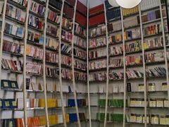 -钟书阁(松江泰晤士小镇店)