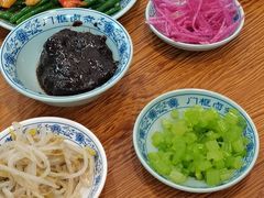 老北京炸酱面-门框胡同百年卤煮(新街口店)