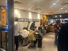 -麦当劳(上海虹桥站30B检票口楼上)