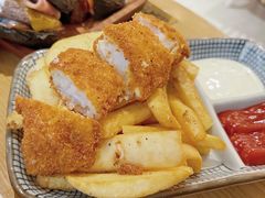 英式炸鱼配宽薯-HELLO 27 意面·沙拉·帕尼尼