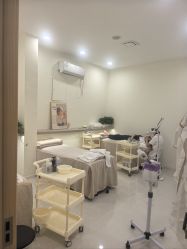 -苗方清颜专业祛痘·皮肤管理