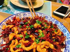 孜香小小腿-临界音乐酒馆·小龙虾·江湖菜(华熙LIVE·鱼洞店)