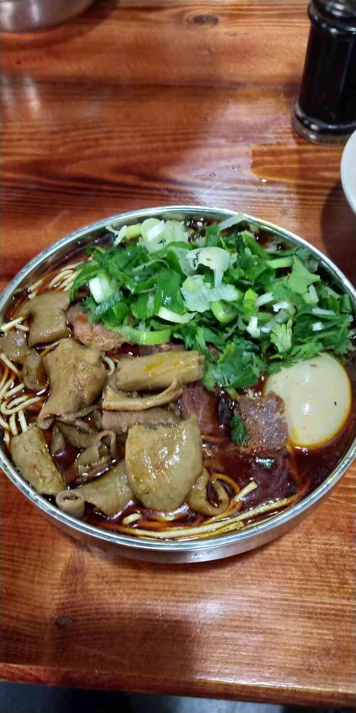 老襄阳牛肉面馆(建华路店)-"开了几年的一家面馆,味道还不错,早餐吃个