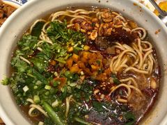 -爆炸头阿姨小四川正宗川味小吃(无任何分店)