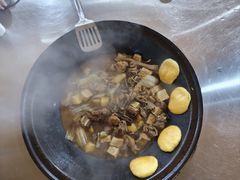 -粘豆包柴火铁锅炖