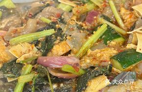 Charcoal-Grilled Fish and Offal Hot Pot