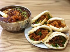 肥肠卡饼-代四孃牛华豆腐脑美味小食(总店)