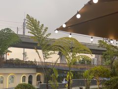 -茅草房·河畔园林火锅