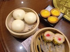 流沙包和蛋挞-香江小厨 The Kitchen(香江俱乐部店)
