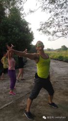 户外跳舞好嗨森-文E范儿ZUMBA尊巴舞蹈