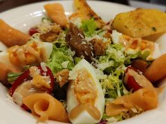 经典沙拉配三文鱼-LA CREPERIE BRETONNE布列塔尼法式餐厅(天童北路店)