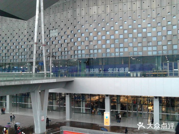 东浩兰生上海世博展览馆门面图片