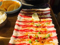 小米香草黑椒私房牛五花-小米烤肉-泥炉炭烤(常营店)