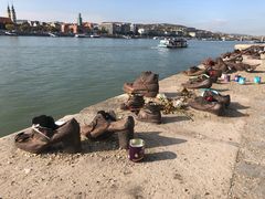 -多瑙河畔鞋履雕塑