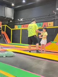 -蹦蹦跳跳(新奥购物中心店)