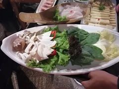 -老牌坊云南鱼豆花火锅(哈西万达店)