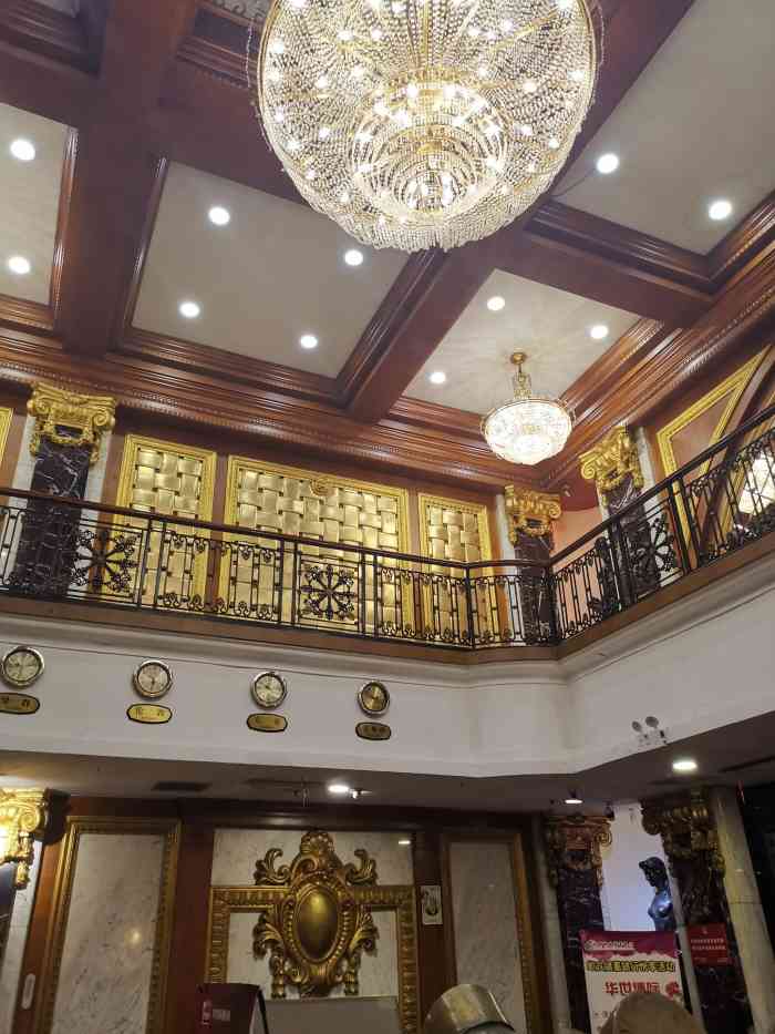 华世博际洗浴(胜利南路店)-"还可以吧,比较近,搓澡一般,池子还不太干.