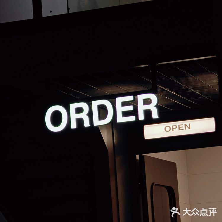 佛山探店｜很适合出片的暗黑酷咖啡店📷