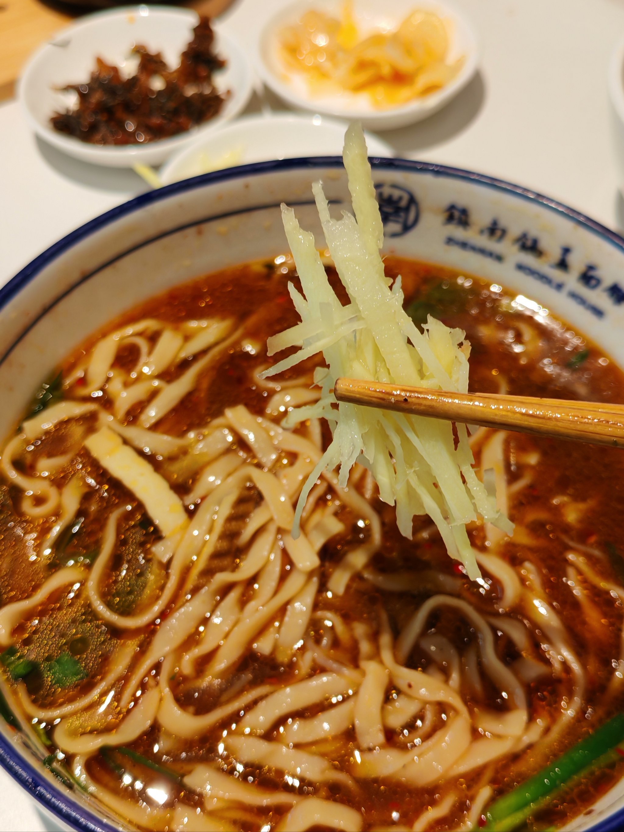 来镇江!还得吃本地人推荐的锅盖面!