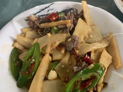 鸡杂炒竹笋-洞背山庄(洞背院区式管理小区店)