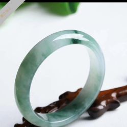 -北京七彩云南翡翠珠宝旗舰店(月坛店)