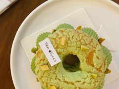 开心果树莓泡芙-Ten Olives甜点