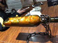 漂浮的红酒瓶-海石湾餐厅·沙画家的店
