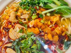 -爆炸头阿姨小四川正宗川味小吃(无任何分店)