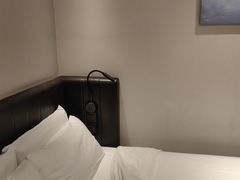 -汉庭优佳(上海恒隆广场南京西路地铁站店)